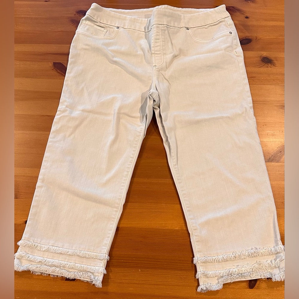 Chico’s Women's Light Beige Frayed Hem Crop Jeans
